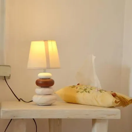 Milos Kardapis Upper Floor Appartement