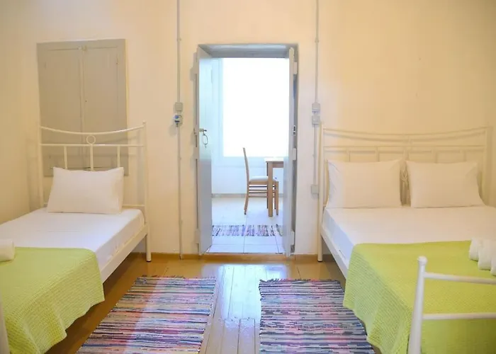 Milos Kardapis Upper Floor Appartement