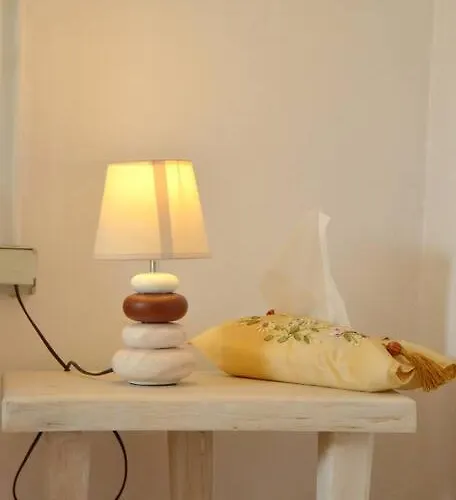 Milos Kardapis Upper Floor Appartement